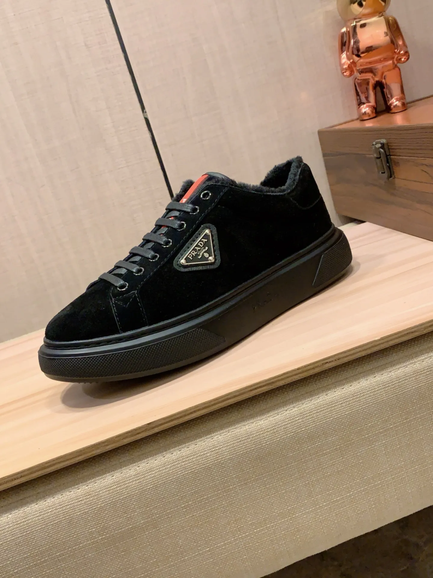 Warm new model: Factory price: 460💰💰🎩🎩[Lightning][Lightning] "Prada Men's Shoes💰pRADA*" The latest and most popular casual shoes, top brand [seduce] luxury~purchase, top~quality. [Strong] The upper is made of imported breathable anti-wear material ➕ Breathable simulated fur feet (•) with fine workmanship. The original stylish and stylish soft rubber wear-resistant and non-slip outsole is light and comfortable on the feet. The real thing looks better when photographed in person. 0186: code: 38-44, 4️⃣ colors selected